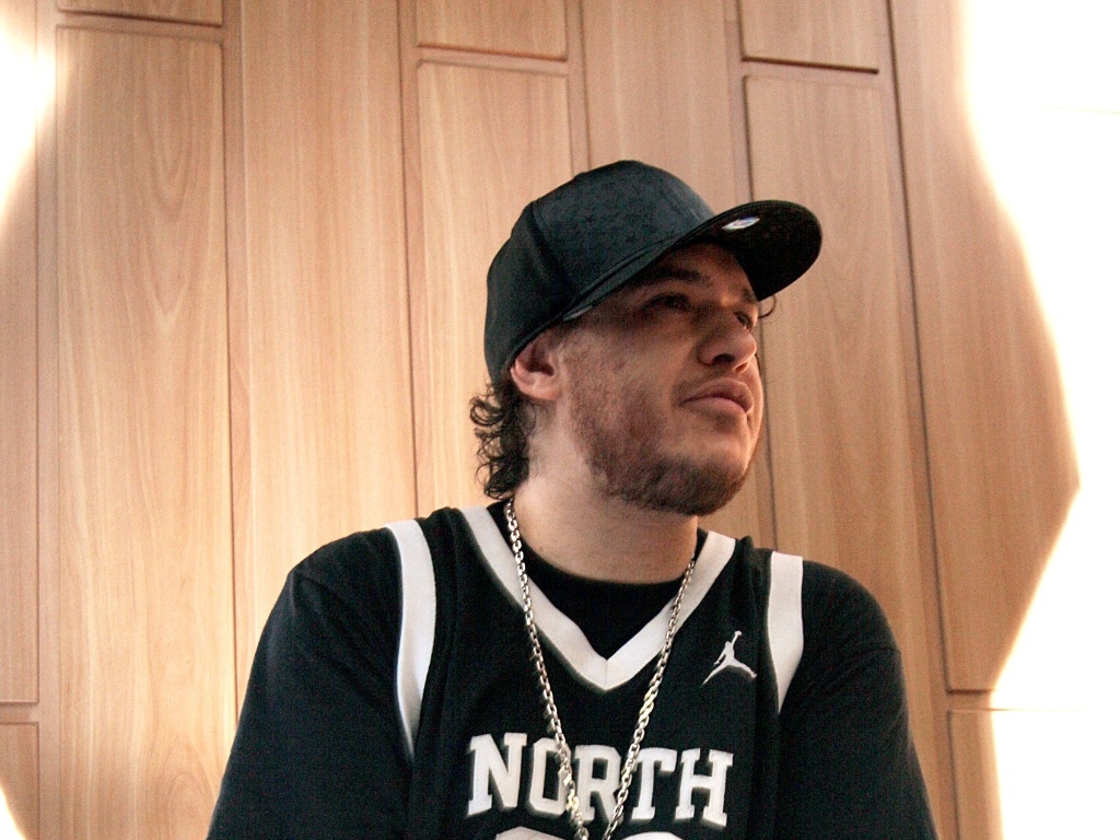 25.abril.2006 - Chorão durante entrevista na sua própria pista de skate, em Santos - Simon Plestenjak/Folha imagem