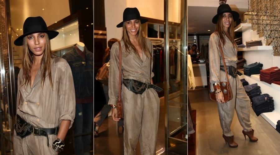 6.mar.2013 - A modelo brasileira LeaT. prestigiou o lançamento de uma coleção de roupas femininas em um shopping em São Paulo