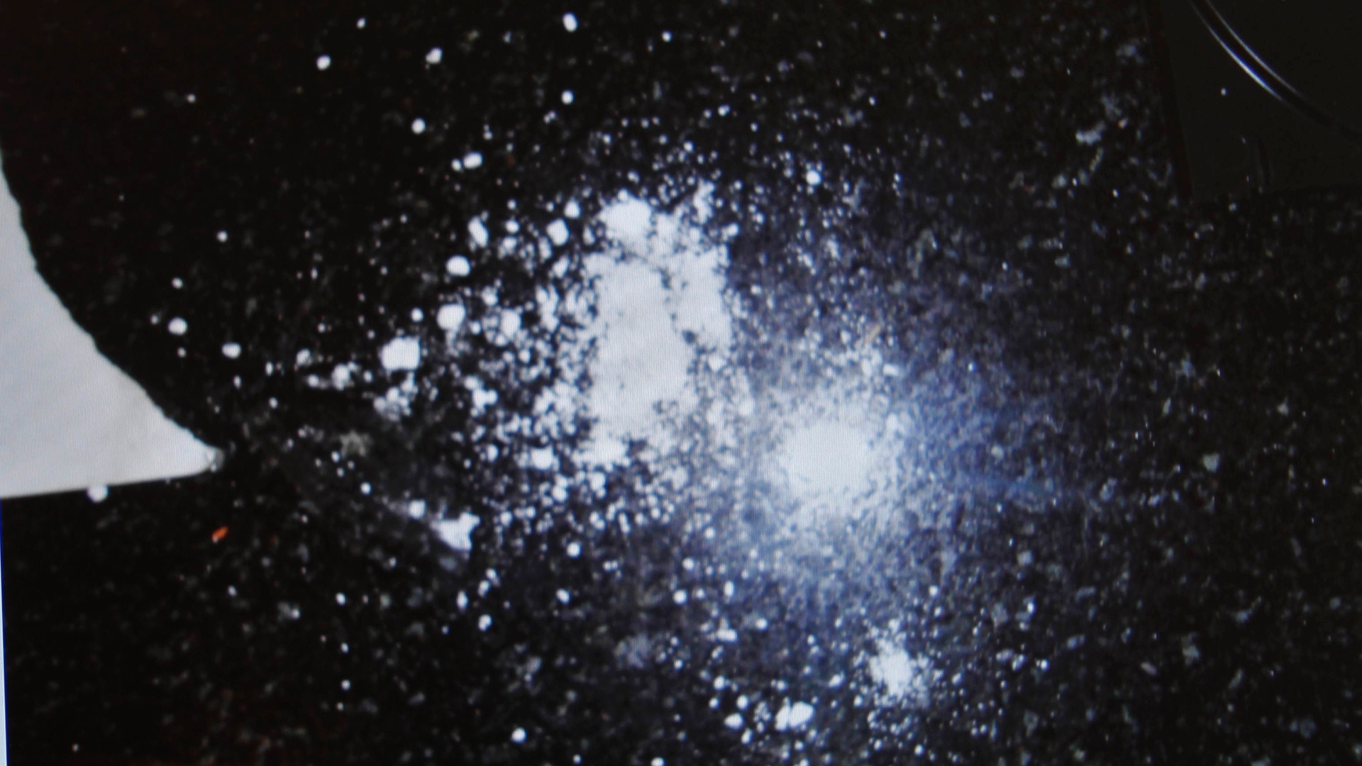 6.mar.2013 - Pó branco é encontrado no apartamento do cantor Chorão, encontrado morto nesta quarta-feira dentro de apartamento em São Paulo - Almeida Rocha / Folhapress