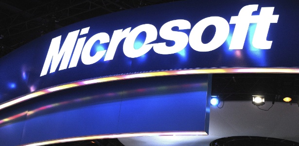 Em imagem de 2010, logotipo da Microsoft é exibido em estande da companhia durante feira de tecnologia - Andrew Gombert/EFE