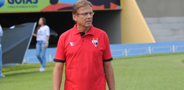 O técnico Waldemar Lemos elogiou o comportamento de sua equipe diante do Anápolis
