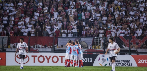 Jogadores do Arsenal de Sarandi comemoram gol de empate contra o São Paulo  - Leonardo Soares 