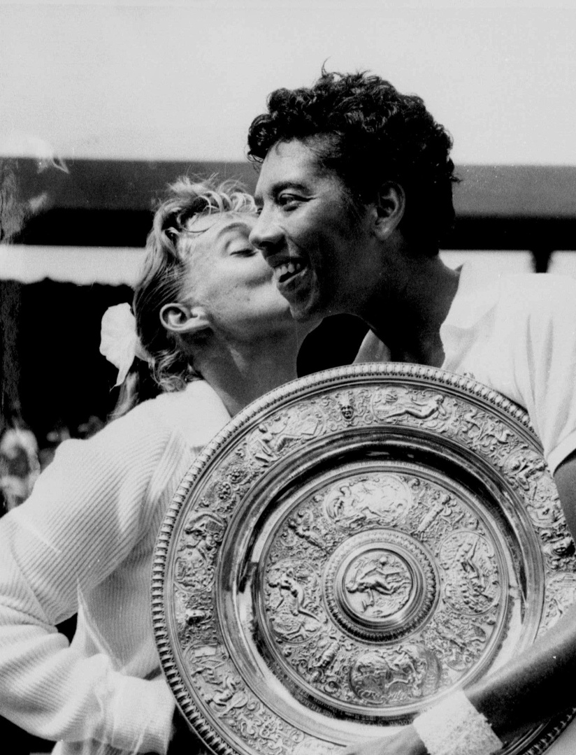 Althea Gibson - primeira atleta norte-americana negra a disputar competições de tênis. Foi, também, a primeira mulher a vencer um torneio de Grand Slam, em 1956, quando venceu Wimbledon e o Aberto dos Estados Unidos. - AP Photo/File