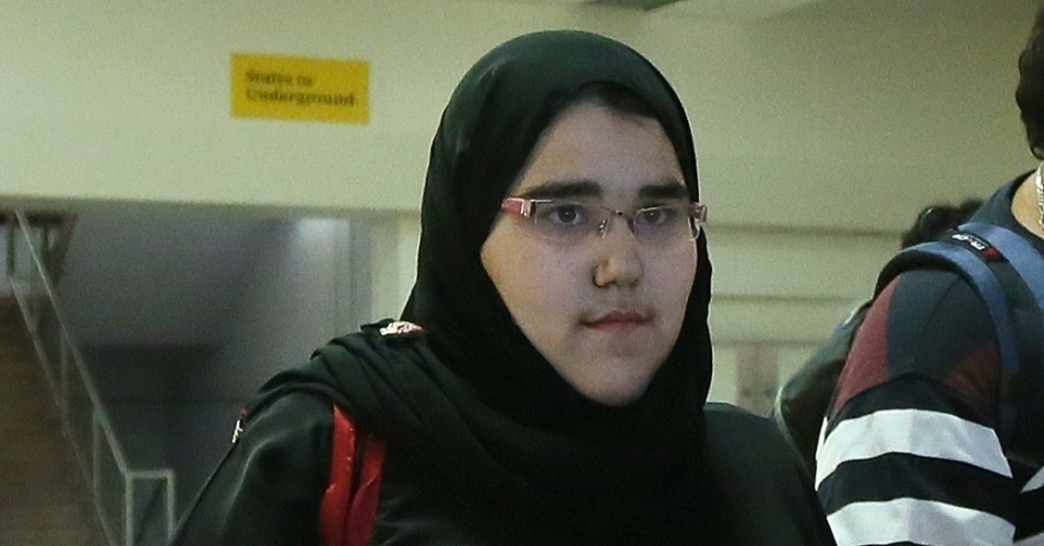 Wodjan Ali Seraj Abdulrahim Shahrkhani - judoca saudita que, com apenas 16 anos, tornou-se a primeira mulher de seu país a competir nos Jogos Olímpicos, em Londres, no ano passado.  Wodjan praticava judô escondida em seu país, mas acabou ganhando autorização especial para ir aos Jogos. Para lutar, porém, ela exigiu que pudesse usar o "hijab", véu islâmico. Após discussões sobre os riscos do uso do acessório, a atleta conseguiu permissão do COI e fez história nas Olimpíadas. - AFP PHOTO / MARWAN NAAMANI