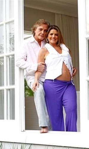 13.fev.2009 - Fabio Jr e Mari Alexandre registraram a primeira gravidez do casal com um ensaio fotográfico na casa do cantor, em Alphaville. Záion é o único filho do casal que se separou em 2010