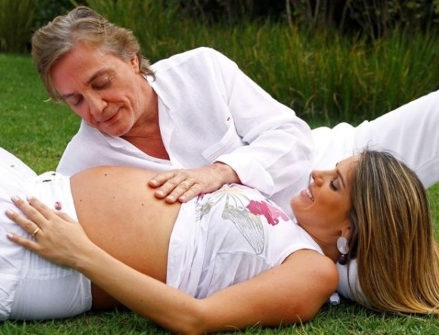 13.fev.2009 - Fabio Jr e Mari Alexandre registraram a primeira gravidez do casal com um ensaio fotográfico na casa do cantor, em Alphaville. Záion é o único filho do casal que se separou em 2010