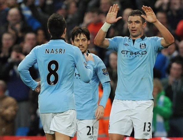 09.mar.2013 - Jogadores do Manchester City comemoram depois de marcar na partida contra o Barnsley, pela Copa da Inglaterra