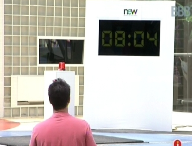 9.mar.2013 - André termina o circuito da prova do anjo em oito minutos e quatro segundos