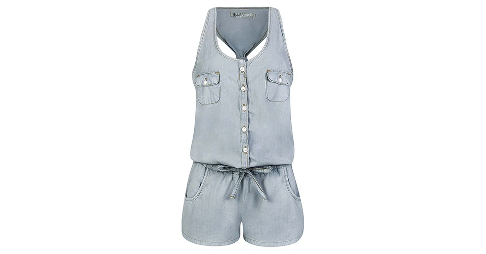 Macaquinho em jeans claro com amarração na cintura e nó nas costas; R$ 99,90, na Renner (www.lojasrenner.com.br) - Divulgação