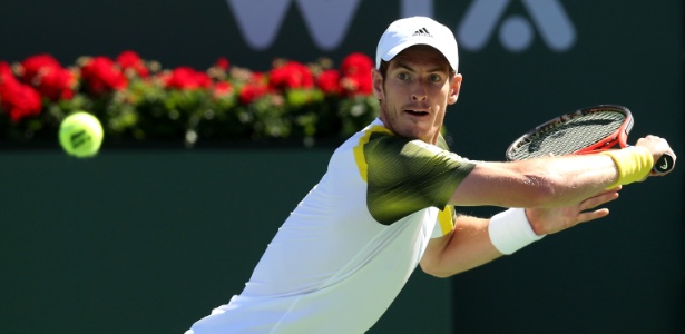 Andy Murray rebate durante a vitória contra Evgeny Donskoy, número 83 da ATP, em Indian Wells - Stephen Dunn/Getty Images/AFP