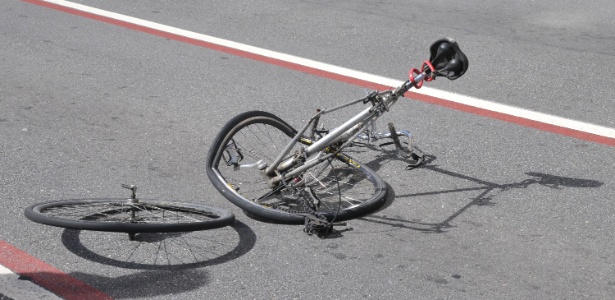 Um ciclista perdeu um braço em um acidente com um veículo na manhã de domingo (10)