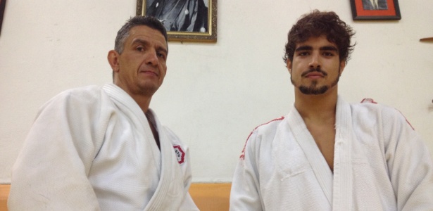 Ator Caio Castro posa para foto ao lado do judoca Max Trombini - Rodrigo Farah/UOL 