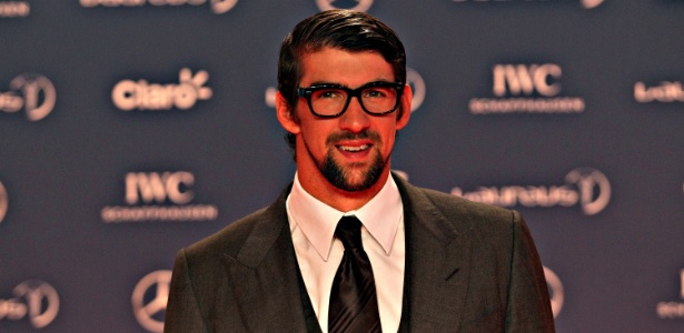 Michael Phelps sorri para os fotógrafos no tapete vermelho do Prêmio Laureus  - Júlio César Guimarães/UOL