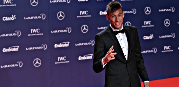Neymar posa para fotos no tapete vermelho do Prêmio Laureus  - Júlio César Guimarães