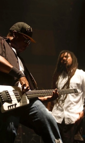 9.mar.2013 - Após recesso de quase dois anos, O Rappa volta aos palcos. Com a nova turnê, eles se apresentaram na Estância Alto da Serra, em São Bernardo do Campo, ABC Paulista - Eduardo Ramos/Divulgação