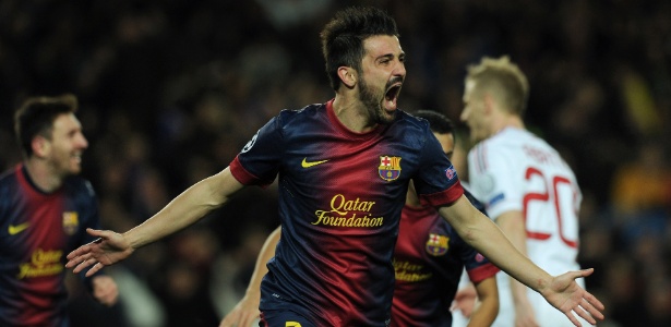David Villa comemora o terceiro gol do Barcelona sobre o Milan - AFP PHOTO / LLUIS GENE