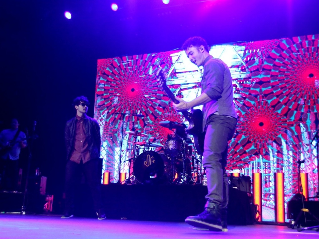 12.mar.2013 - O Jonas Brothers se apresenta no Citibank Hall, na Barra da Tijuca, Rio de Janeiro - Graça Paes/Foto Rio News