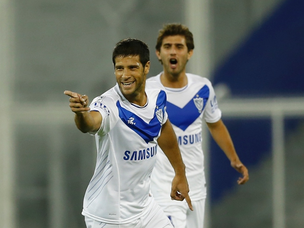 12.mar.2013 - Sebastian Dominguez comemora gol do Vélez contra o Peñarol pela Libertadores - AP Photo/Natacha Pisarenko