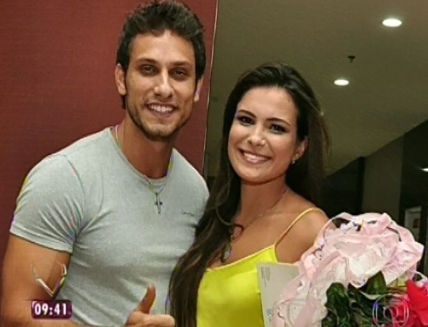 13.03.2013 - Eliéser e Kamilla se reencontram em hotel no Rio de Janeiro após a eliminação da miss