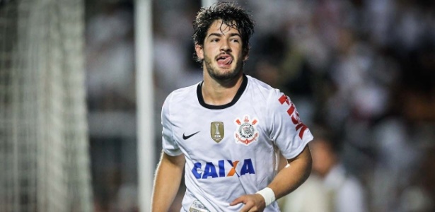 Pato em ação pelo Corinthians; em pouco tempo de clube, ele já é um dos destaques nas estatísticas