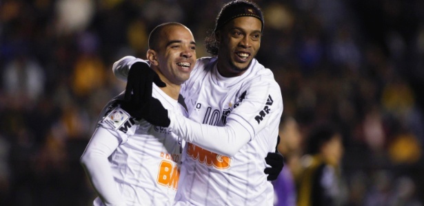 Tardelli e Ronaldinho Gaúcho eram as referências do Atlético-MG em 2013 e 2014 - REUTERS/Gaston Brito