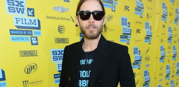 Jared Leto chega para a première de "Artifact" no SXSW. O cantor e ator revelou que recebeu uma orelha de presente de um fã - Michael Buckner/Getty Images