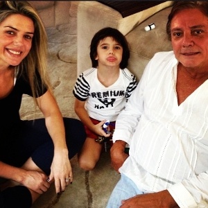 Mari Alexandre aparece em foto com Fábio Jr e o filho Záion