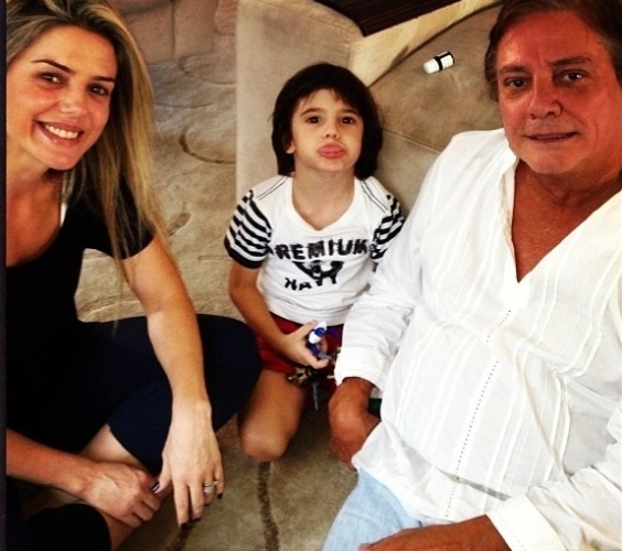 13.mar.2013 - Mari Alexandre aparece em foto com Fábio Jr e o filho Záion,