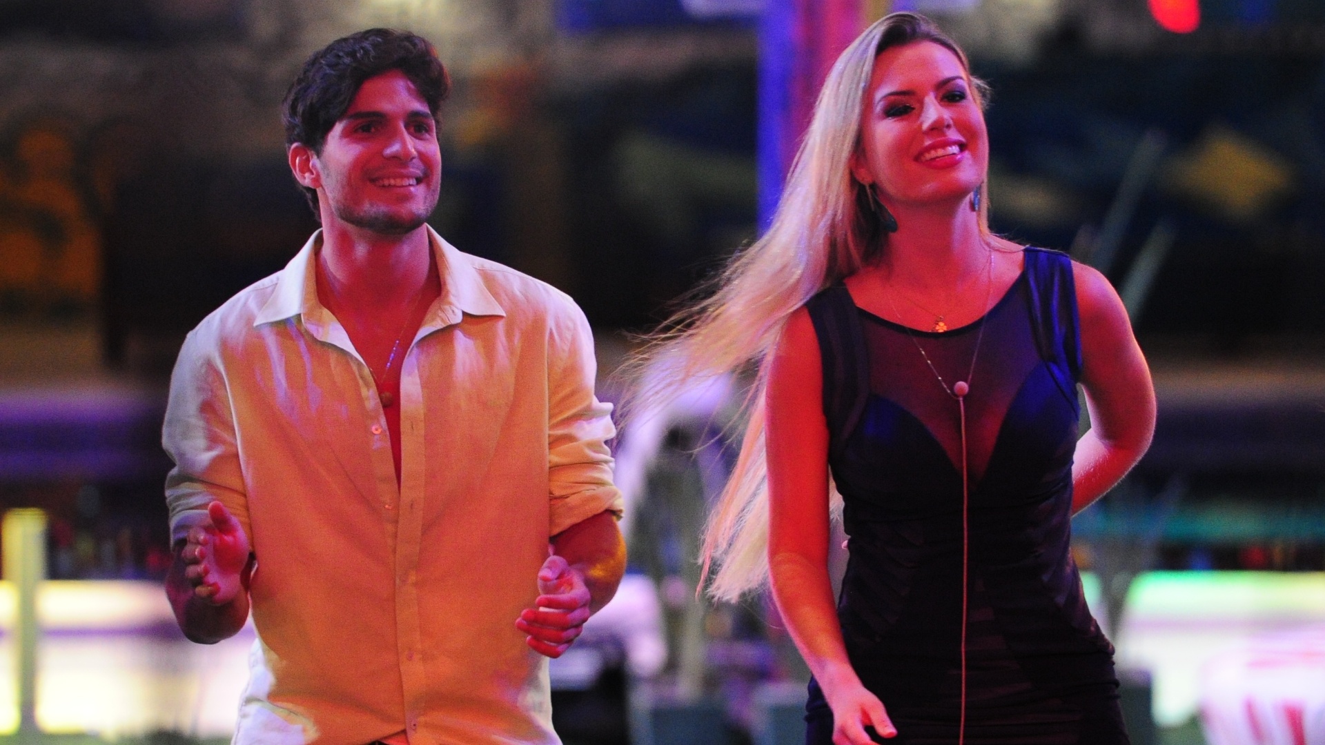 6.mar.2013 - O casal André e Fernanda assiste ao show de Carlinhos Brown lado a lado