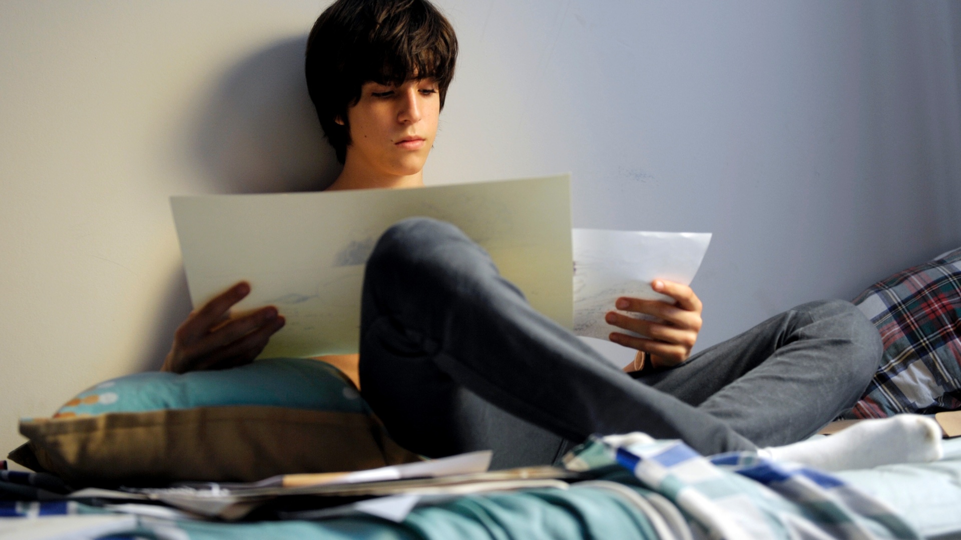 Cena do filme "A Busca", de Luciano Moura. Estrelado por Wagner Moura, Lima Duarte, Mariana Lima e Brás Antunes, filho do cantor Arnaldo Antunes, o longa conta a história de um pai que procura pelo filho desaparecido. Uma das atrações da Mostra de São Paulo em 2012, o filme chega ao circuito nacional com trilha sonora composta pelo ex-titã. - Divulgação / Downtown Filmes e Paris Filmes