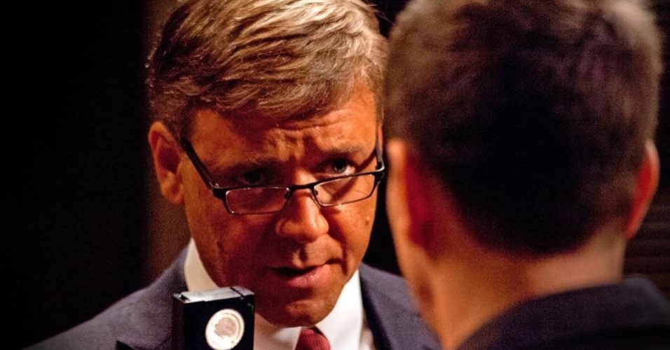 Cena do filme "Linha de Ação", de Allen Hughes. Estrelado por Russell Crowe, Mark Wahlberg e Catherine Zeta-Jones, o filme mostra a história do ex-policial Billy Taggart, que descobre um grande escândalo após seguir a mulher do prefeito. Prejudicado pelo político, Taggart tenta buscar vingança. - Divulgação / Imagem Filmes