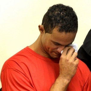 Goleiro Bruno Fernandes chora durante seu júri no fórum de Contagem (MG), em março de 2013 - Bernardo Salce - 05.mar.2012/Agência 17/Estadão Conteúdo 