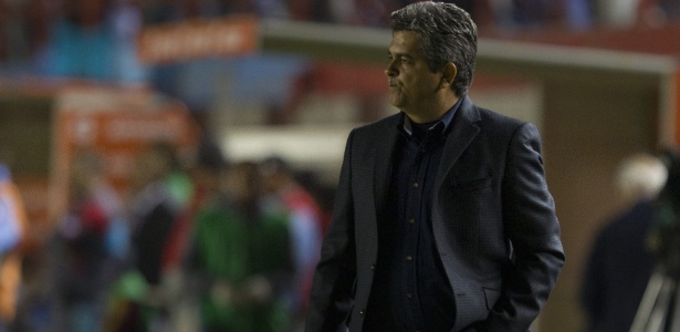Derrota na Argentina deixou o técnico Ney Franco ainda mais pressionado no cargo - EFE/Iván Fernández