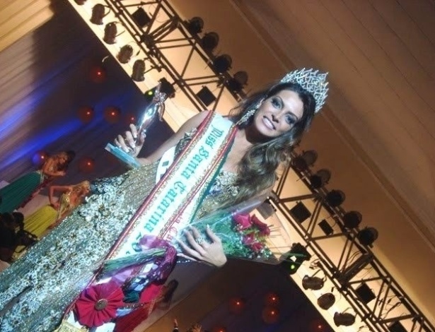 Aline Zermiani ganhou a coroa de Miss Santa Catarina em 2010 e participou do Miss Brasil - Arquivo Pessoal