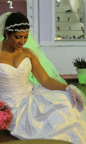 15.mar.2013 - Mulher Moranguinho tem dia de noiva