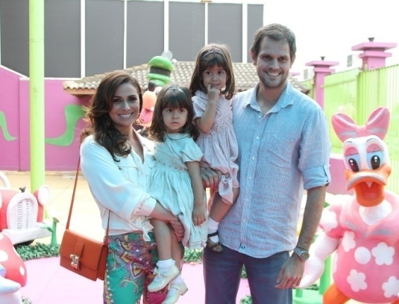 17.out.2012 Família reunida no aniversário das gêmeas Sofia e Antonia
