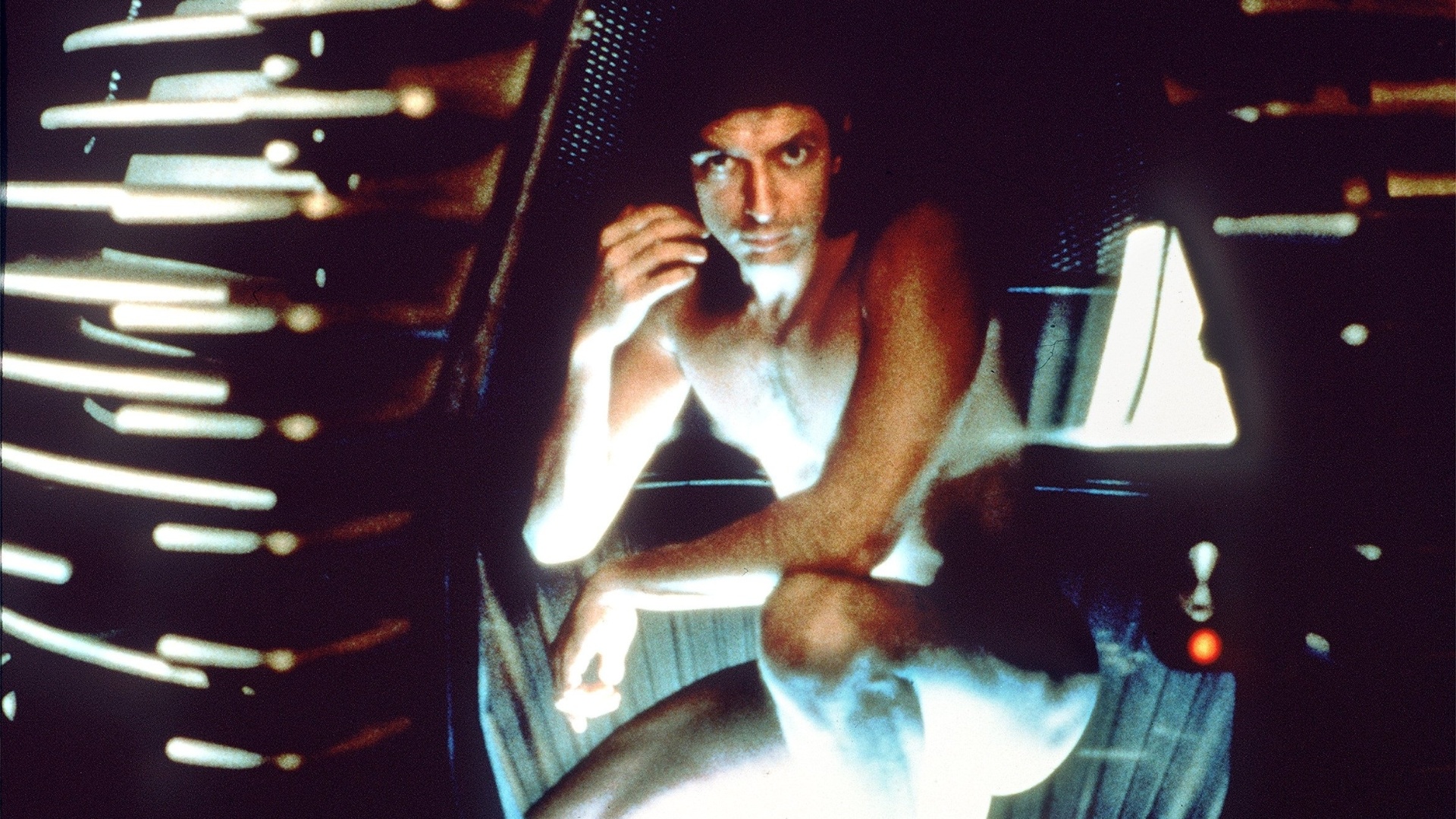 "A MOSCA" (1986) - Premiado com um Oscar de melhor maquiagem em 1987, o filme traz a história de um cientista que começa a se transformar em um inseto após um experimento com uma máquina de teletransporte. O ator Jeff Goldblum ficou eternamente associado à figura do protagonista. Mais uma vez elementos e comportamentos estranhos à natureza humana original ganham relevo em um filme de Cronenberg. - Divulgação / Digicol