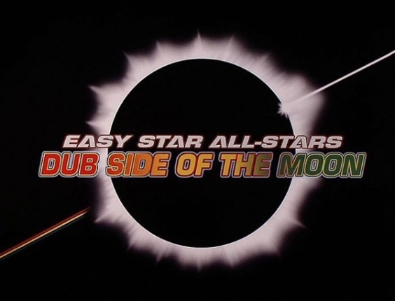 Capa de "Dub Side Of The Moon", versão dub de "The Dark Side Of The Moon" gravada pelo Easy Star All-Stars em 2003. - Reprodução/Discogs