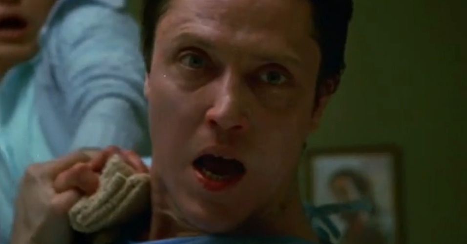 "NA HORA DA ZONA MORTA" (1983) - Christopher Walken encabeça o elenco de mais um filme de terror de Cronenberg, cujo trailer era explícito no desejo de assustar ao dizer ao espectador: "Caso você não se assuste com o filme, vá procurar um psiquiatra". Na trama, um homem desperta de um coma e descobre ter o poder de adivinhar catástrofes que acontecerão no futuro. A história é baseada em um livro de Stephen King. - Reprodução / YouTube