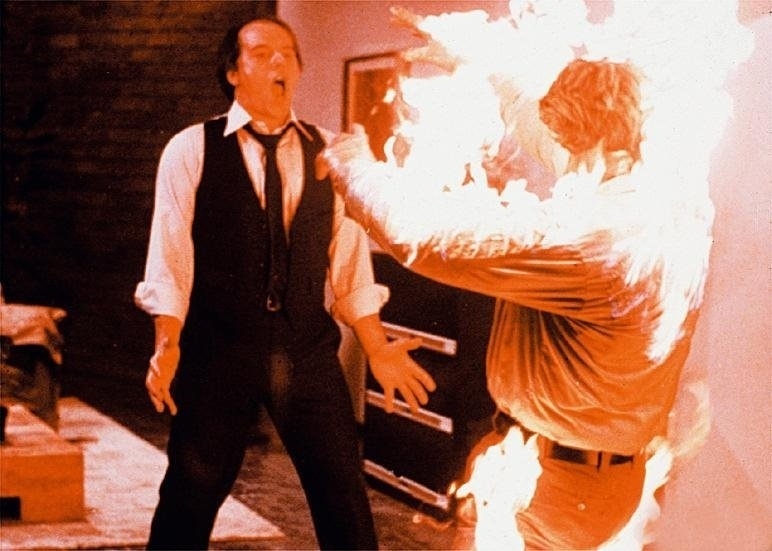 "SCANNERS - SUA MENTE PODE DESTRUIR" (1981) - O longa representa um passo adiante na tentativa de Cronenberg em chocar as pessoas, já que traz homens com poderes telepáticos capazes de estourar cérebros e controlar mentes. A visão crítica sobre as transformações do corpo e da mente do homem começam a ganhar mais forma no trabalho do cineasta canadense. - Divulgação / Digicol
