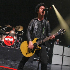 15.mar.2013 - Billie Joe Armstrong se apresenta com o Green Day no SXSW Music Festival em Austin, Texas - Jack Plunkett/Invision/AP Images