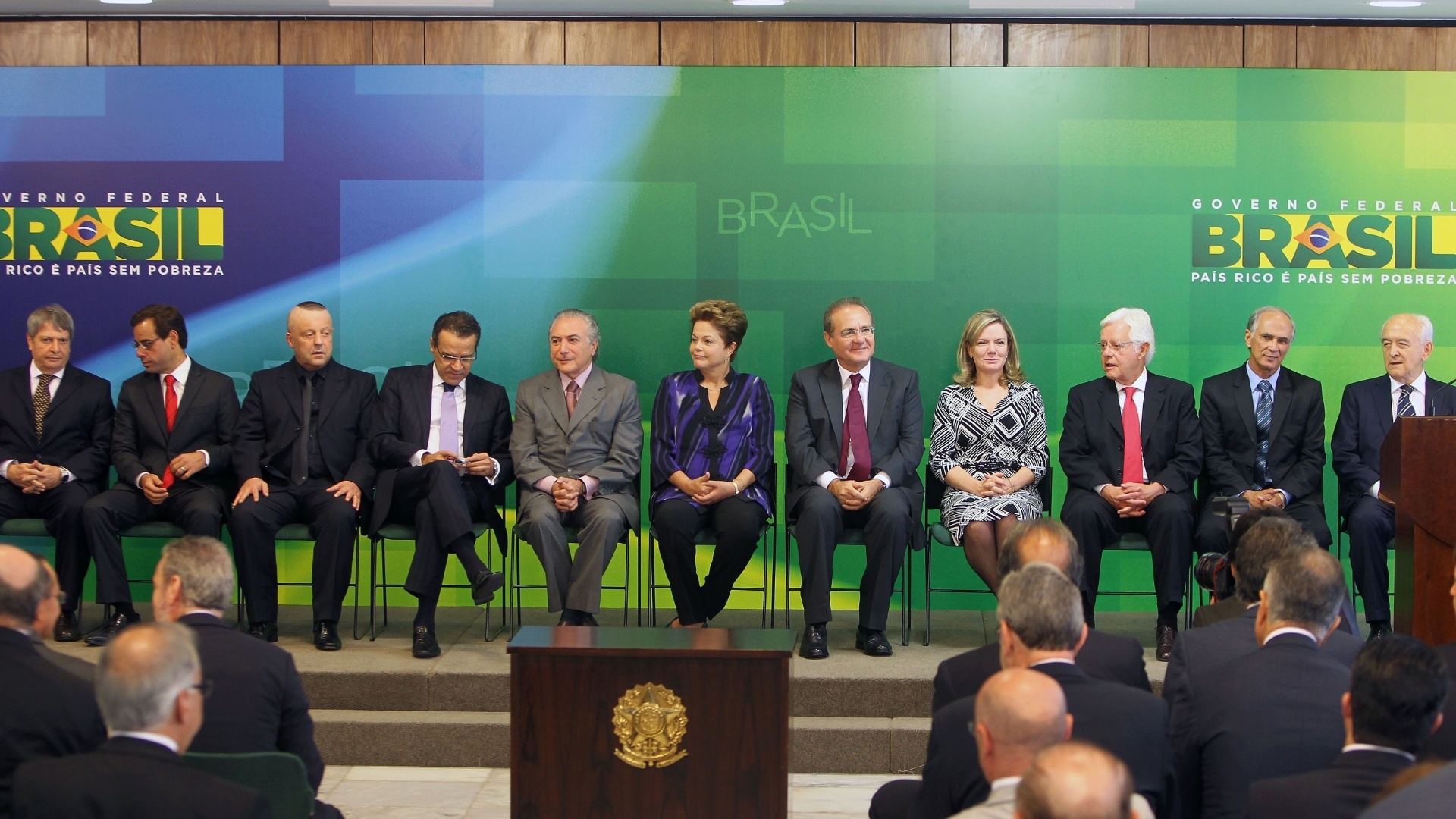 16.mar.2013 - Posse dos novos ministros de Dilma no Palácio do Planalto, em Brasília - Roberto Jayme/UOL