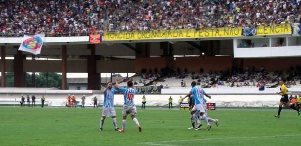 Jogadores do Paysandu comemoram um dos gols da vitória sobre o Remo - Divulgação/Paysandu