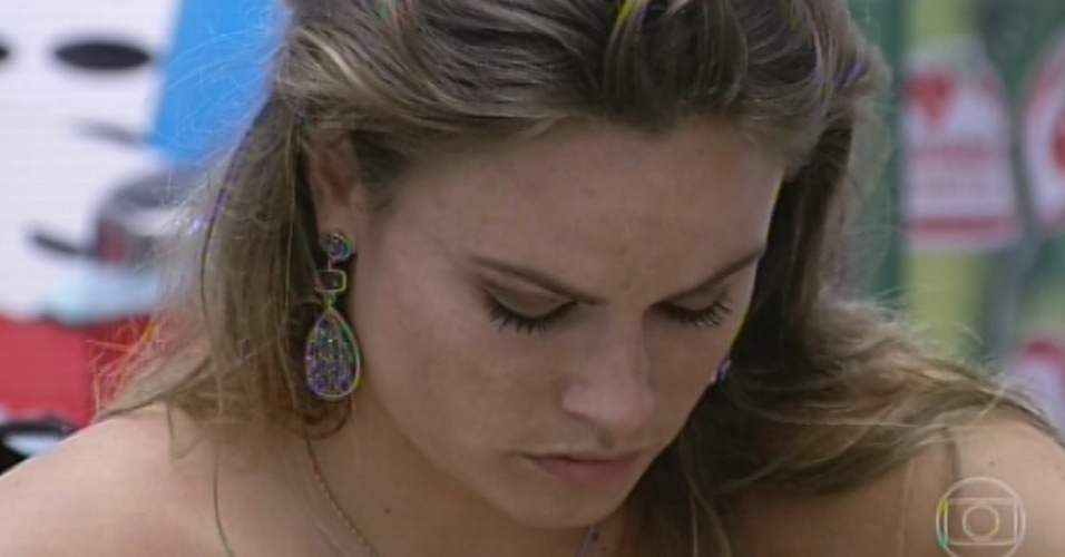 17.mar.2013 - Natália vota em Fernanda no 12º paredão do "BBB13"