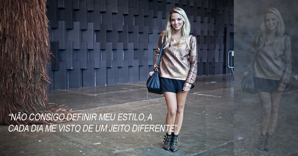 18 mar. 2013 - Beatrice Trochmann, 21, jornalista, usa botas compradas no e-Bay, tricô de um brechó de Buenos Aires, shorts 284 e bolsa vintage - Patrícia Araújo/UOL