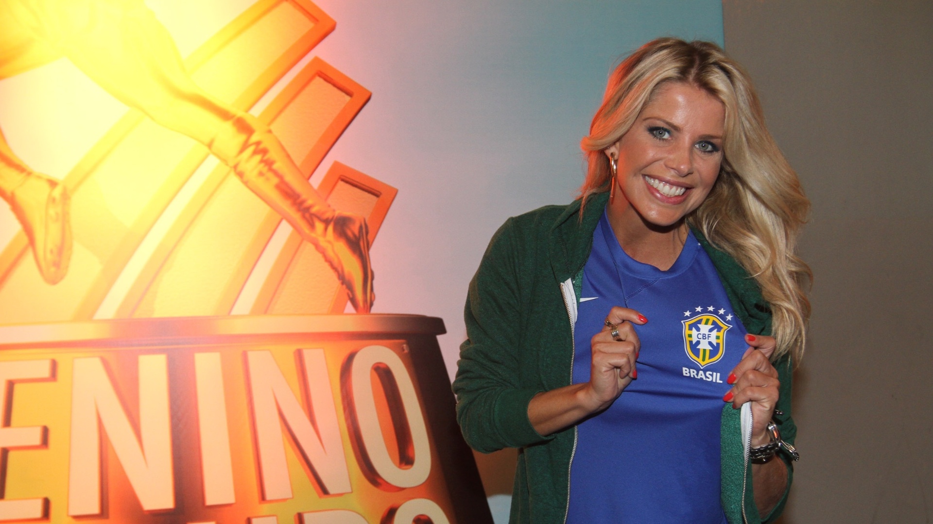 18.mar.2013 - A atriz Karina Bacchi participa de coletiva de imprensa em São Paulo sobre o reality show "Menino de Ouro", do SBT, que estreia no próximo domingo (24), às 10h. Foram 13 mil inscritos no site e 700 crianças foram selecionadas para as peneiras. Destas, apenas 22 continuarão ao longo dos 12 episódios programados para a temporada. - Léo Franco/AgNews