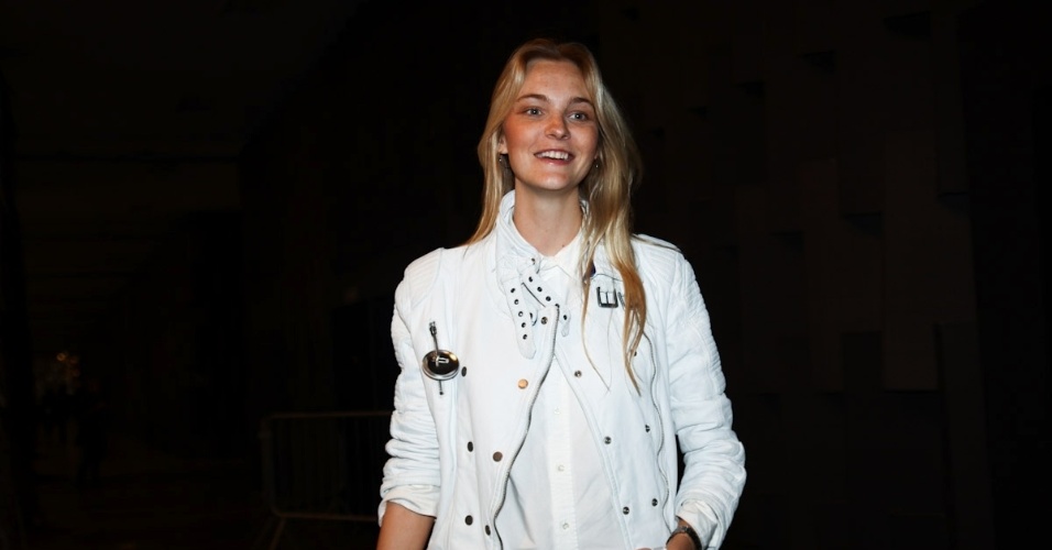 18.mar.2013 - Grávida, a modelo Carol Trentini prestigiou o primeiro dia da São Paulo Fashion Week Verão 2014 que acontece na Bienal, em São Paulo