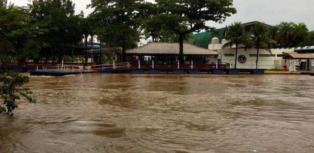 Imagem publicada no Facebook mostra o estrago das chuvas na região de Barra do Una, em São Sebastião (SP) - Reprodução/Facebook @Barradouna