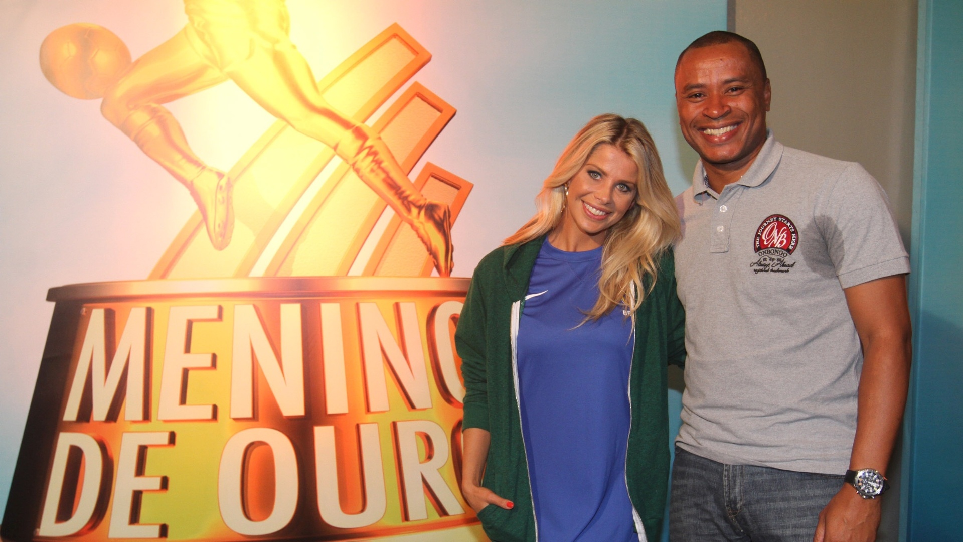 18.mar.2013 - O ex-jogador Paulo Sérgio e a atriz Karina Bacchi participam de coletiva de imprensa em São Paulo sobre o reality show "Menino de Ouro", do SBT, que estreia no próximo domingo (24). O craque ficará no comando do programa e Karina será repórter. Foram 13 mil inscritos no site e 700 crianças foram selecionadas para as peneiras. Destas, apenas 22 continuarão ao longo dos 12 episódios programados para a temporada. - Léo Franco/AgNews