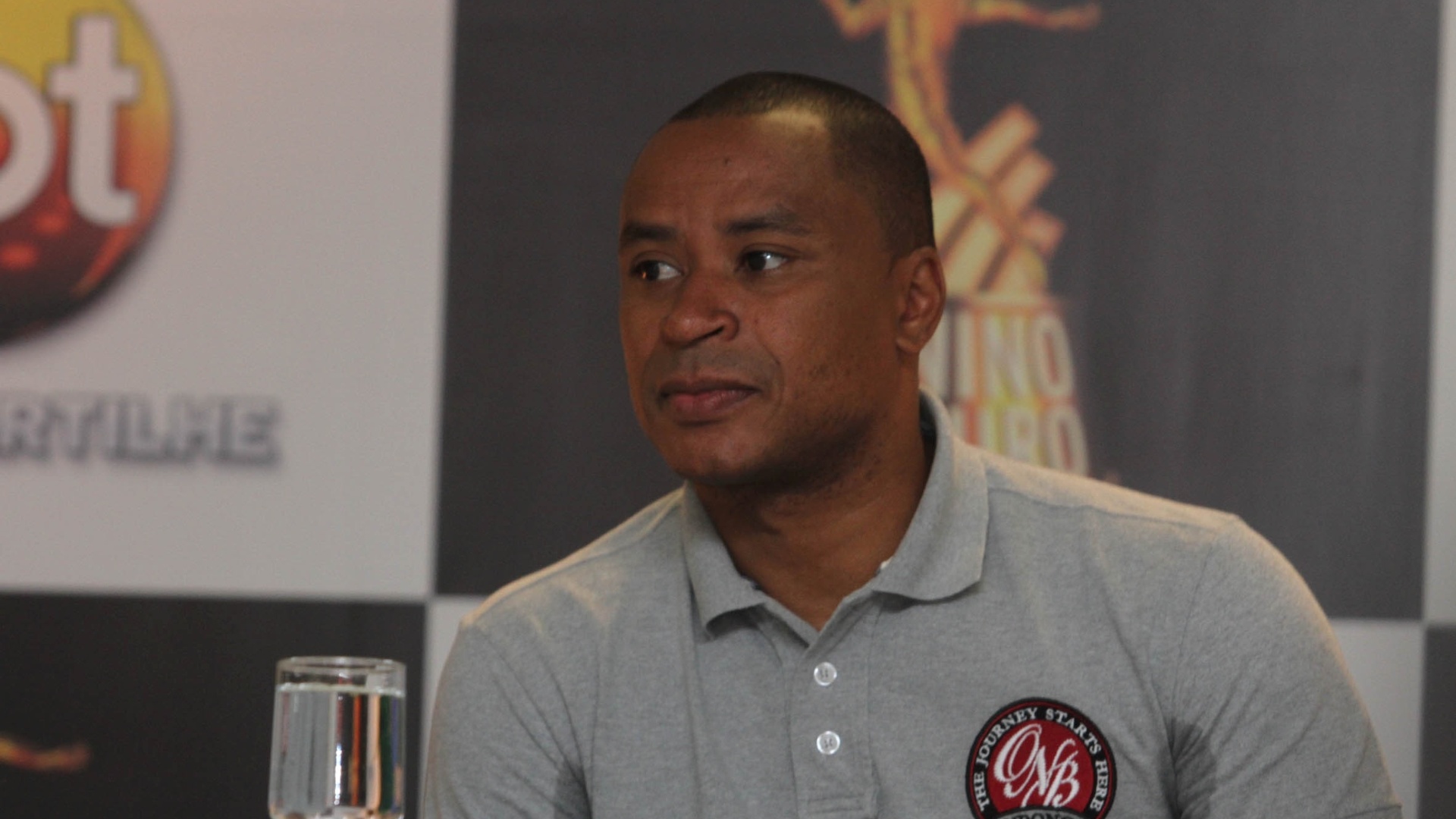 18.mar.2013 - O ex-jogador Paulo Sérgio participa de coletiva de imprensa em São Paulo sobre o reality show "Menino de Ouro", do SBT, que estreia no próximo domingo (24), às 10h. Foram 13 mil inscritos no site e 700 crianças foram selecionadas para as peneiras. Destas, apenas 22 continuarão ao longo dos 12 episódios programados para a temporada. Sérgio ficará no comando da atração - Léo Franco/AgNews